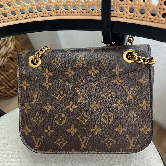 ❤️‍🔥Authentic Louis Vuitton Passy - Picture 9 of 12